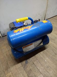 Air Mate AM700 Series 4 Gallon Portable Air Compressor Image